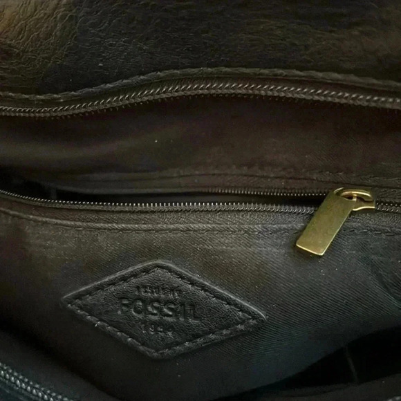 Fossil Black Leather Backpack with Structured Design - Picture 4 of 15